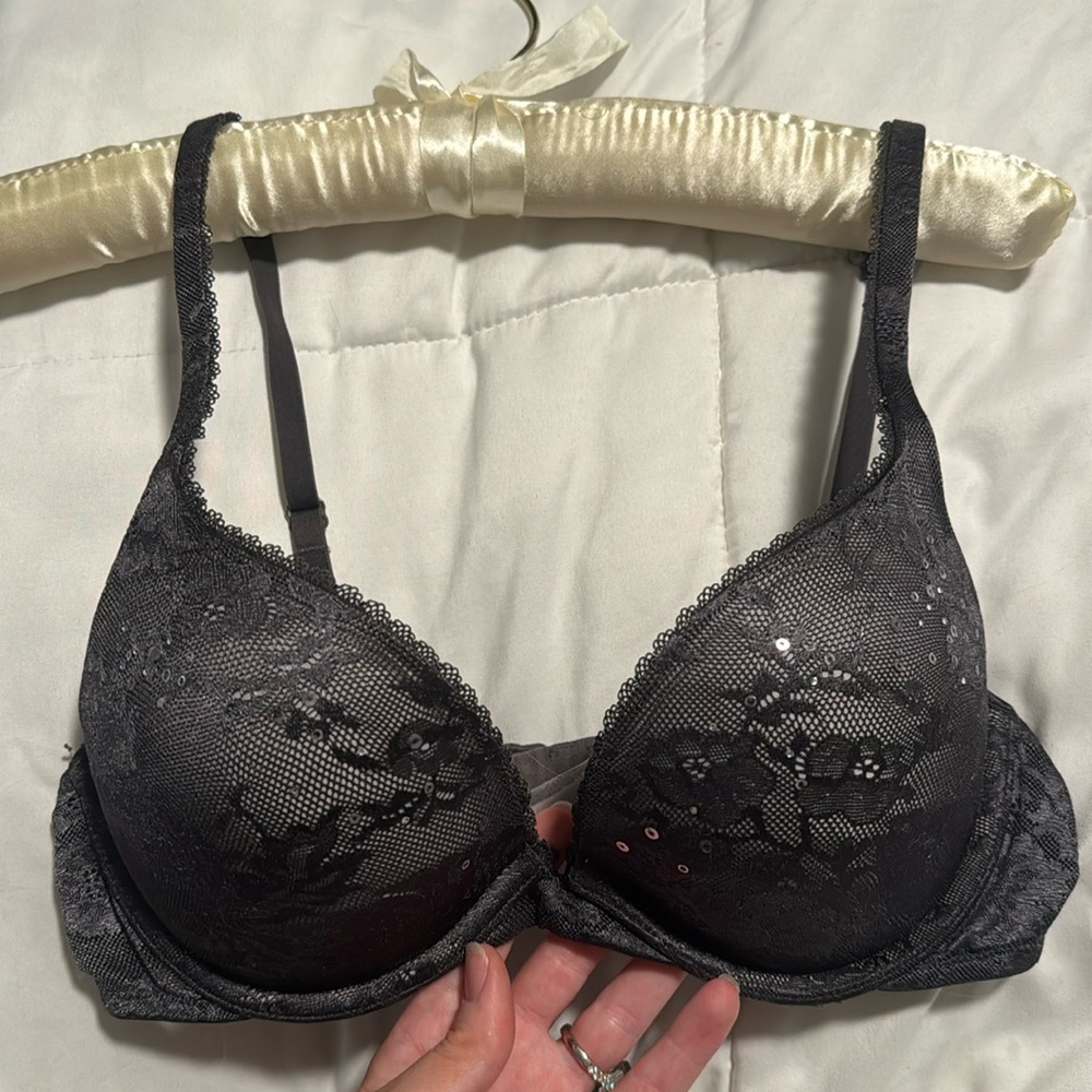 Victoria Secret gray bra size 34C sequins and gem stones , beautiful gray lace